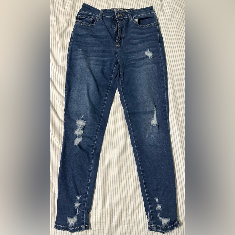 Ripped skinny jeans